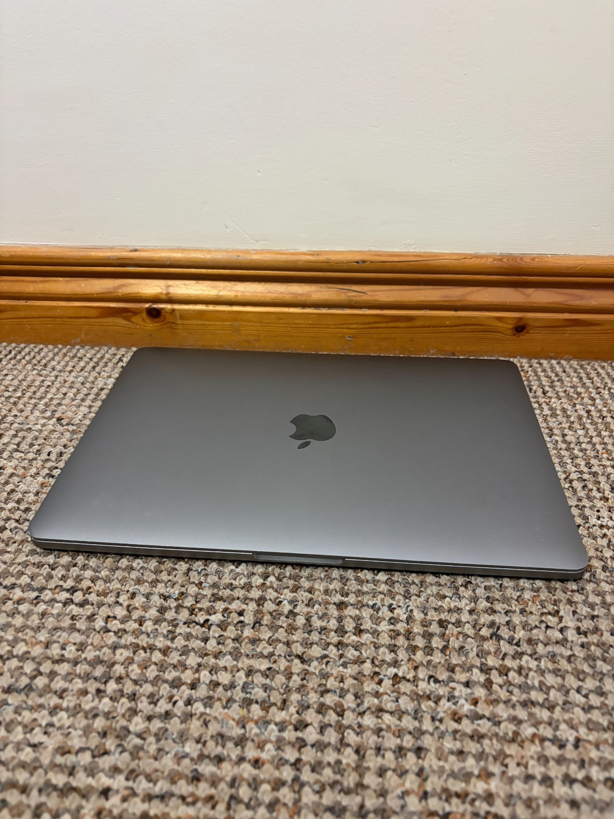 Apple MacBook Pro Retina 13.3" 2019 128GB SSD 8GB Ram 1.4GHz Core i5 Grey