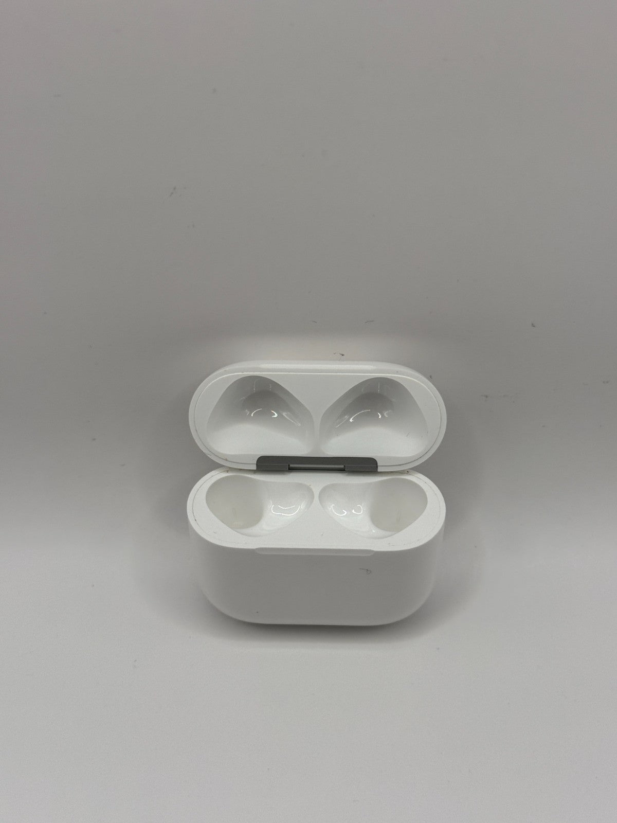 Genuine Apple AirPods 4 Non Anc A3508 USB-C Wireless Charging Case Only