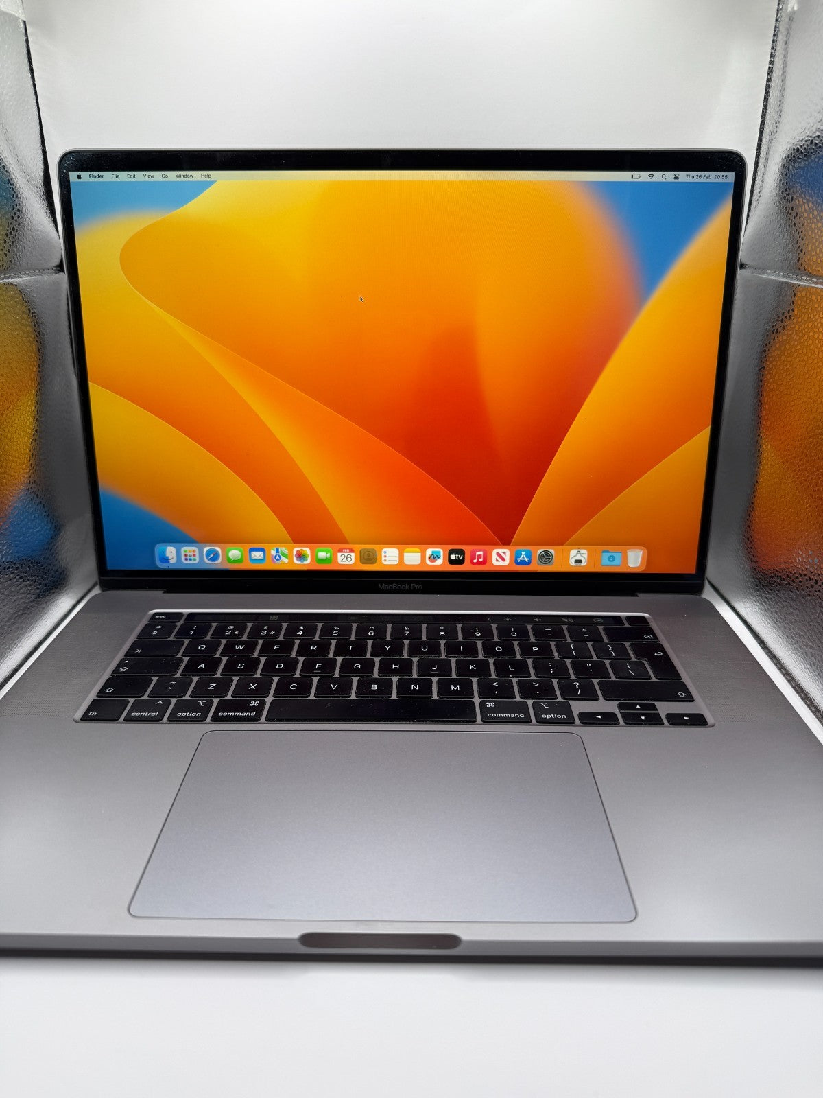 Apple MacBook Pro 16" 512GB SSD Intel Core i7 9th Gen 2.60 GHz 16GB