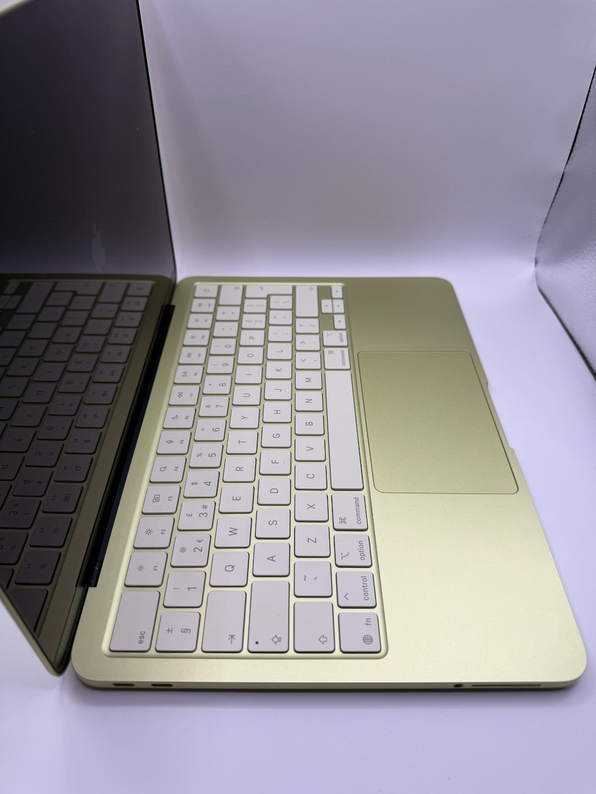 Apple Macbook Neo 256GB 13-inch Laptop Citrus A18 Pro chip 2026 Excellent