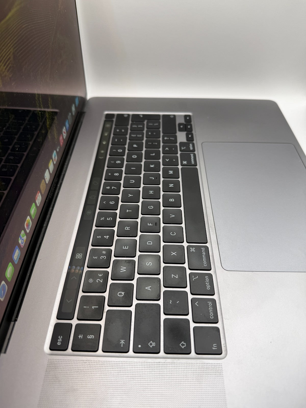 Apple MacBook Pro 16" 512GB SSD Intel Core i7 9th Gen 2.60 GHz 16GB Warranty