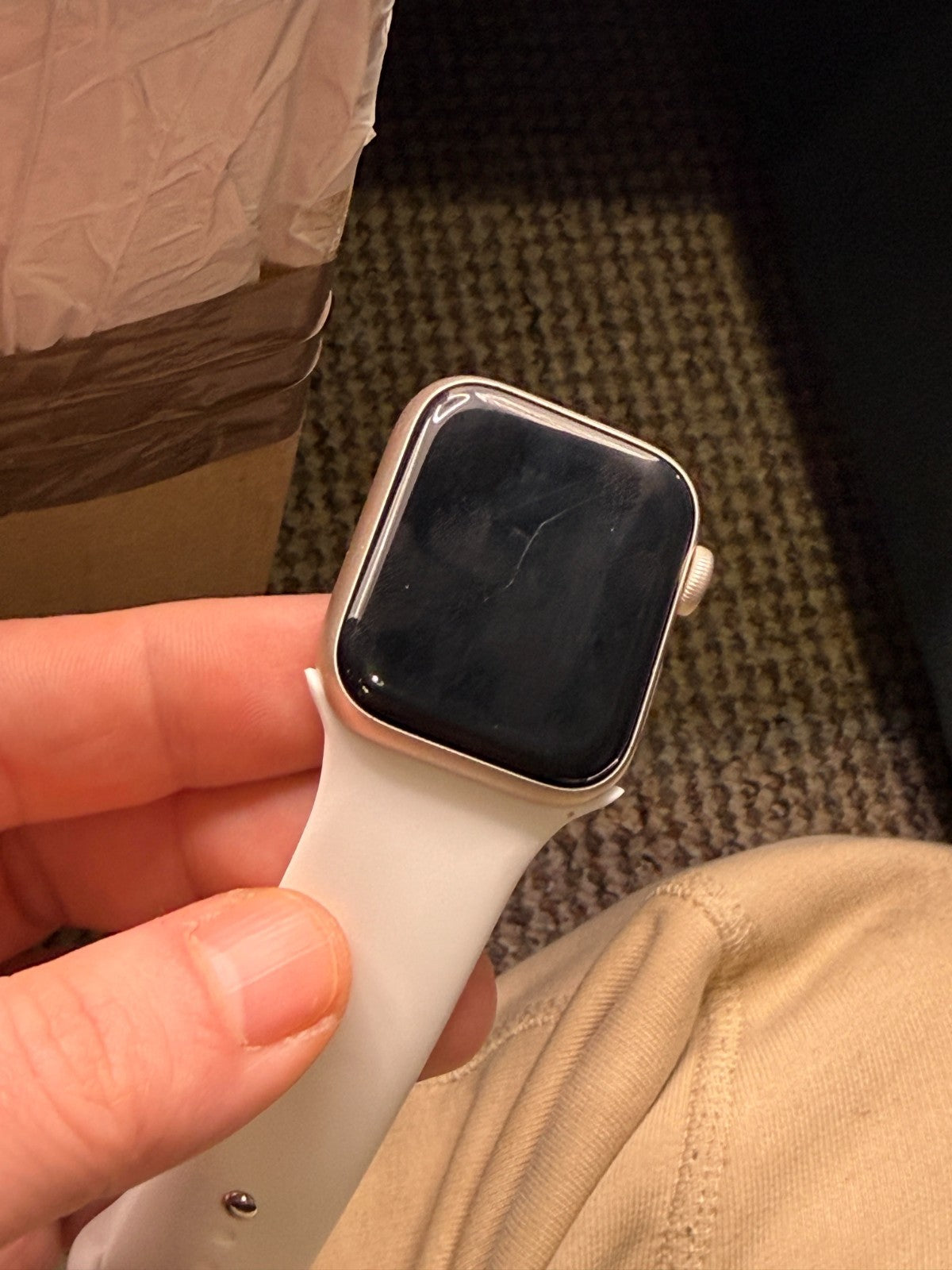 Apple Watch SE 2nd Gen 40mm Silver Aluminium with White Band Scratch On Screen