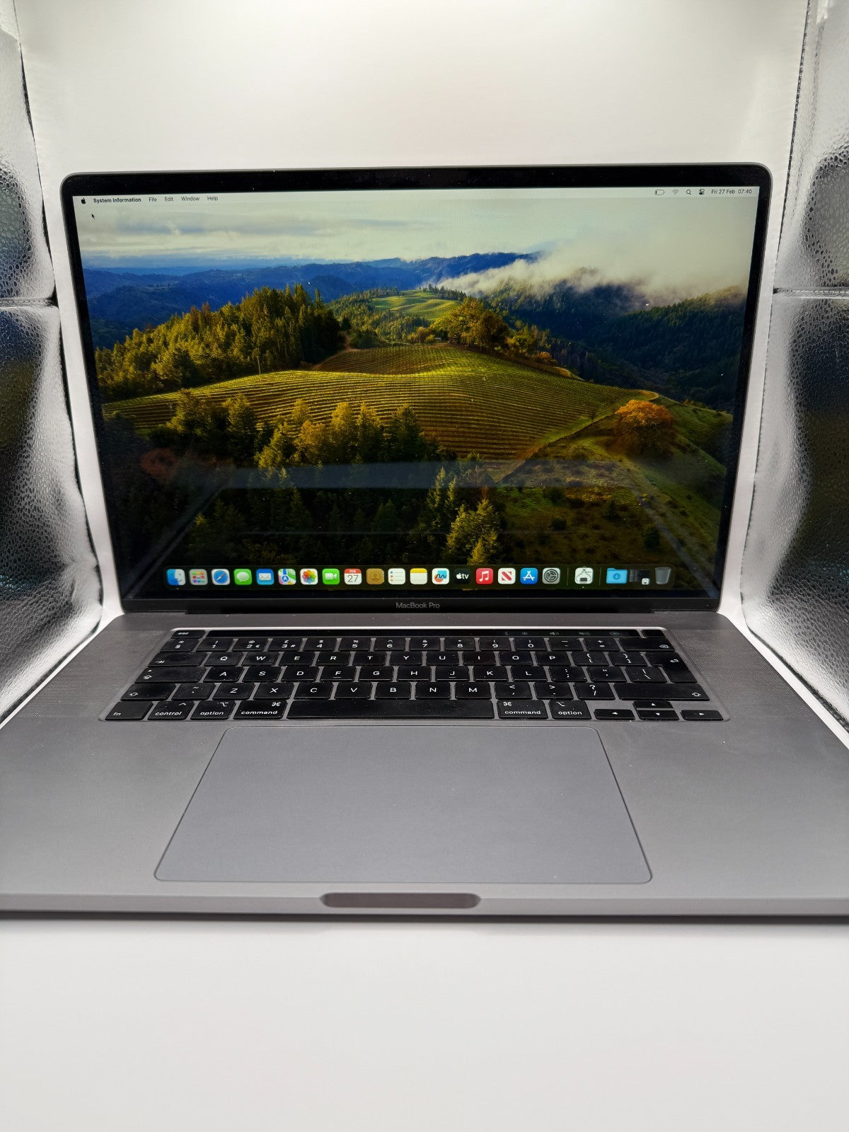 Apple MacBook Pro 16" 512GB SSD Intel Core i7 9th Gen 2.60 GHz 16GB Warranty