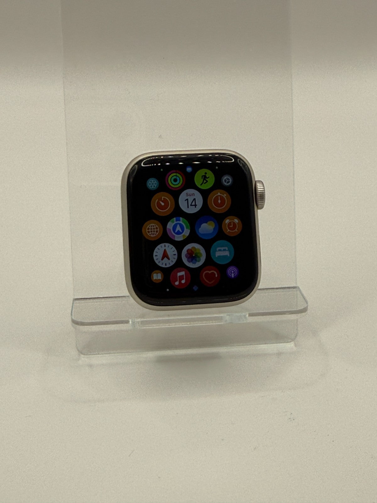 Apple Watch SE 2nd Gen 40mm Silver Aluminium with White Band Scratch On Screen