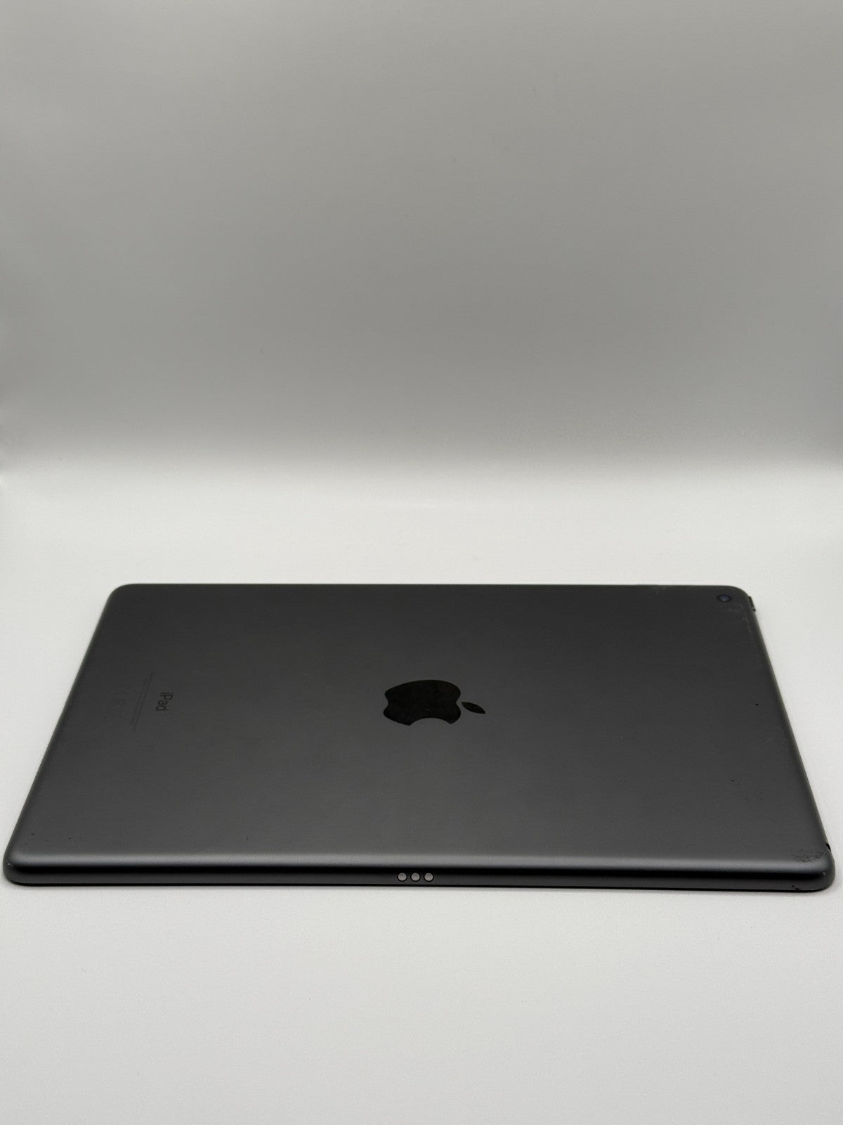 Apple Ipad 9th Generation 64GB Wi-Fi 10.2 Space Grey Very Good Condition