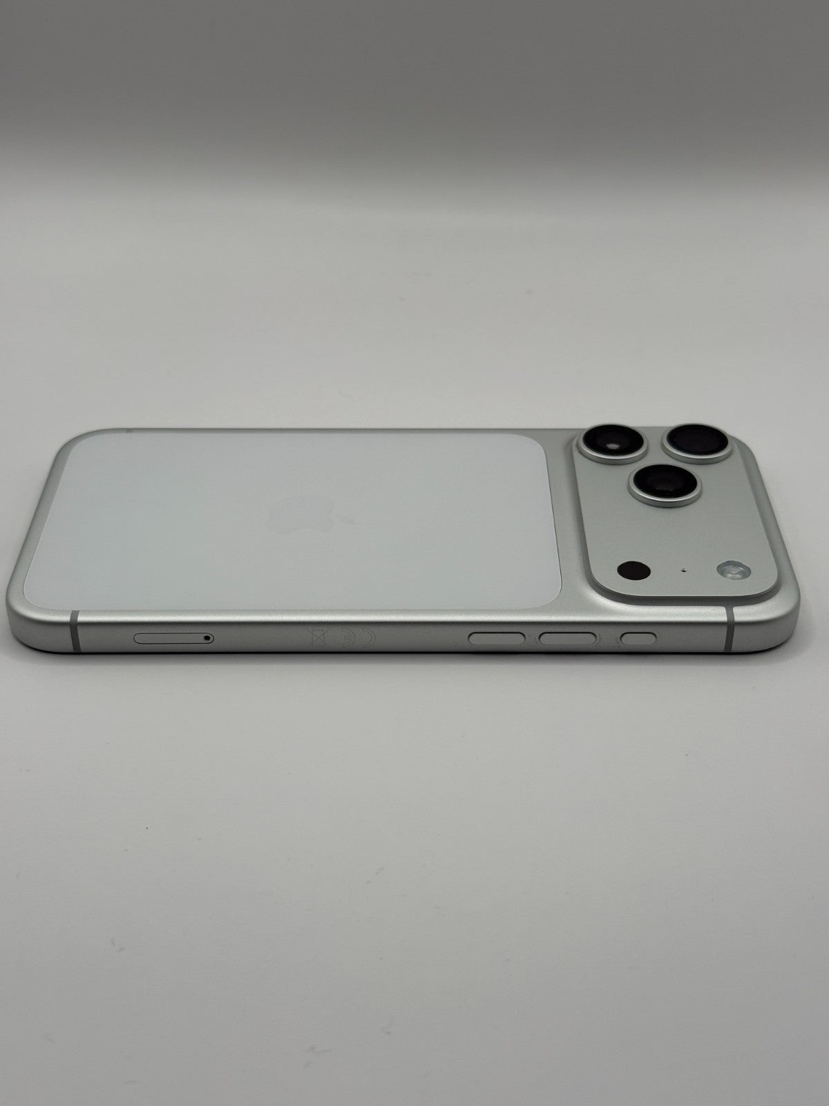 Apple Iphone 17 Pro Max 5G 256GB Silver Unlocked Boxed Very Good Condition