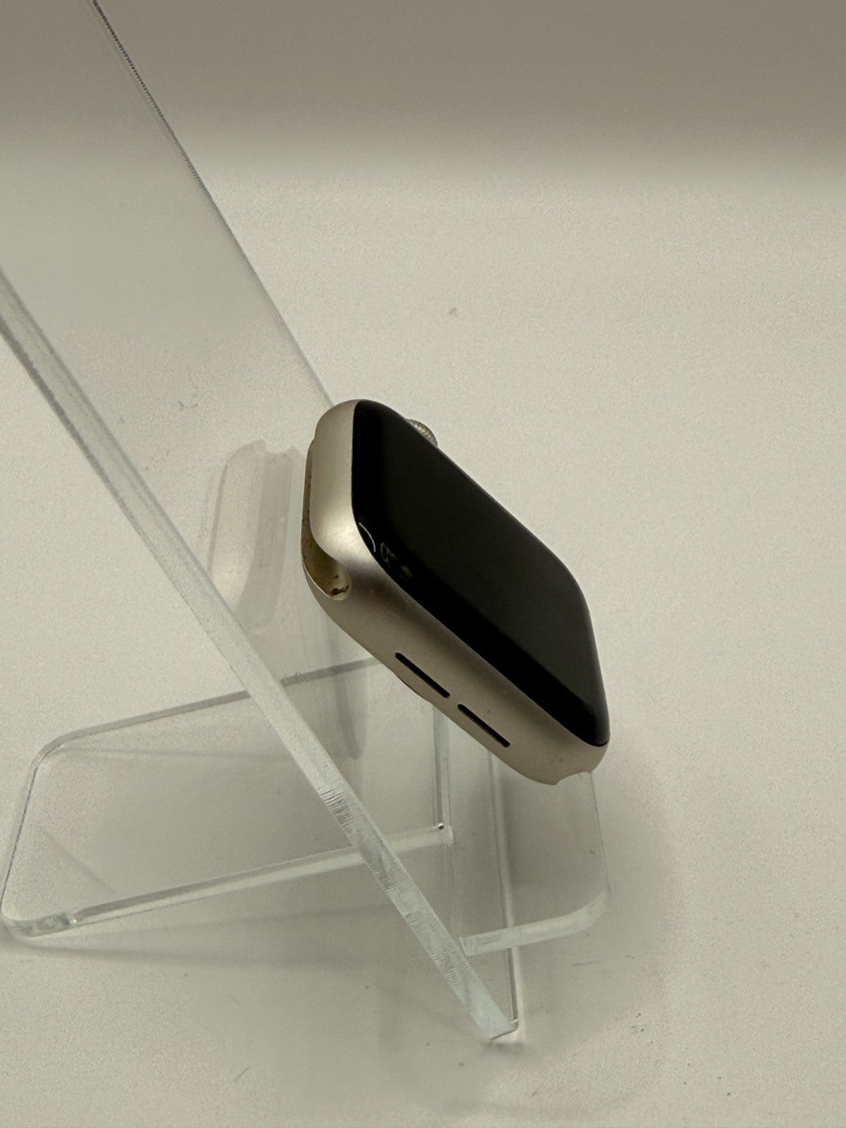 Apple Watch SE 2nd Gen 40mm Silver Aluminium with White Band Scratch On Screen