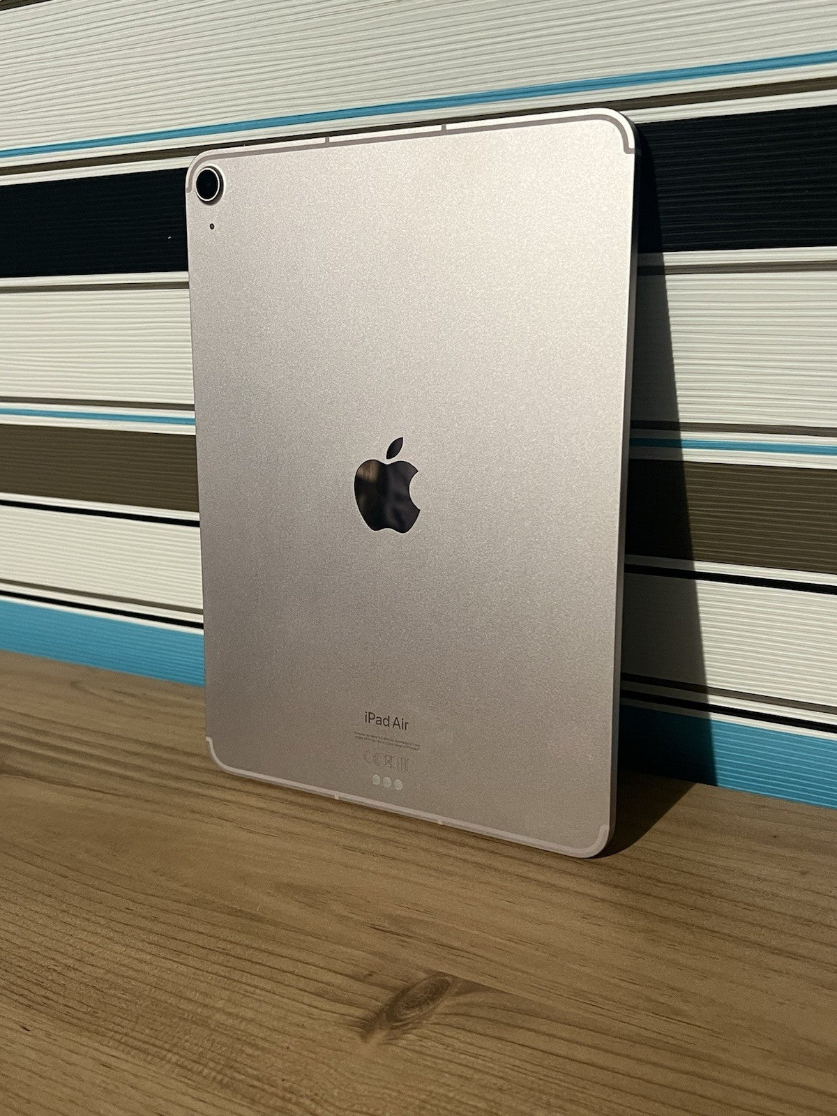 Apple iPad Air 5th Gen (PP108) M1 64GB WiFi & Cellular 5G Unlocked Starlight