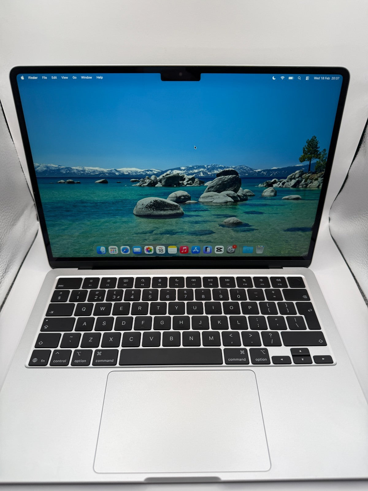 Apple Macbook Air M4 13.6" 2025 16Gb Ram 256Gb Ssd Silver Excellent Condition