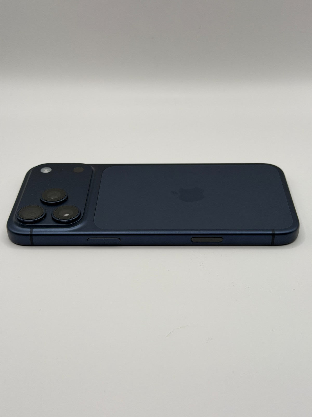 Apple Iphone 17 Pro Max 256GB Deep Blue 5G Warranty Unlocked Excellent Condition