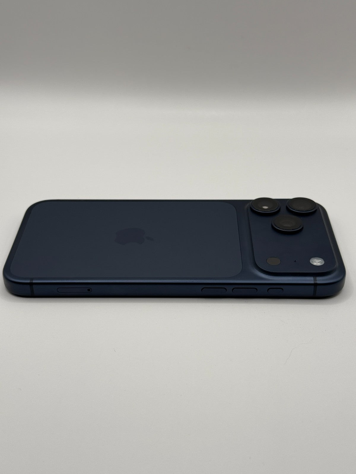 Apple Iphone 17 Pro Max 256GB Deep Blue Warranty Unlocked Excellent Condition