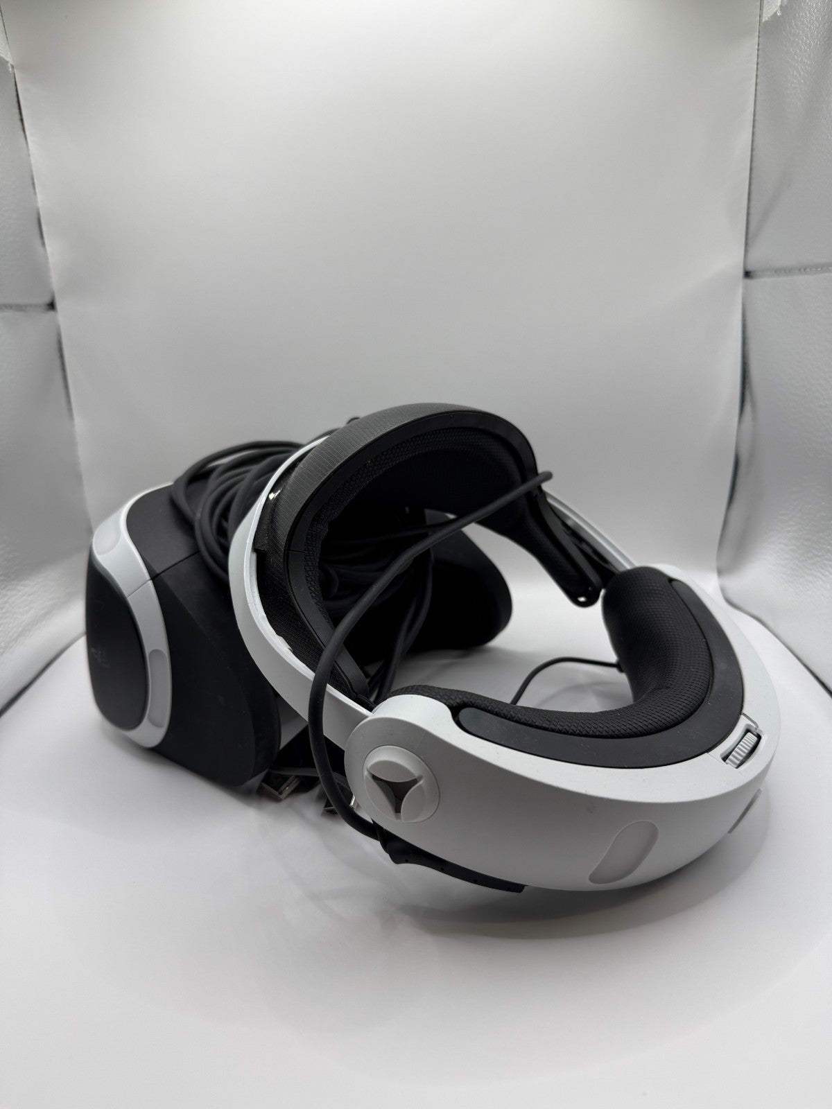 Sony PlayStation VR Virtual Reality Set 2017 for PlayStation 4 and 4 Pro