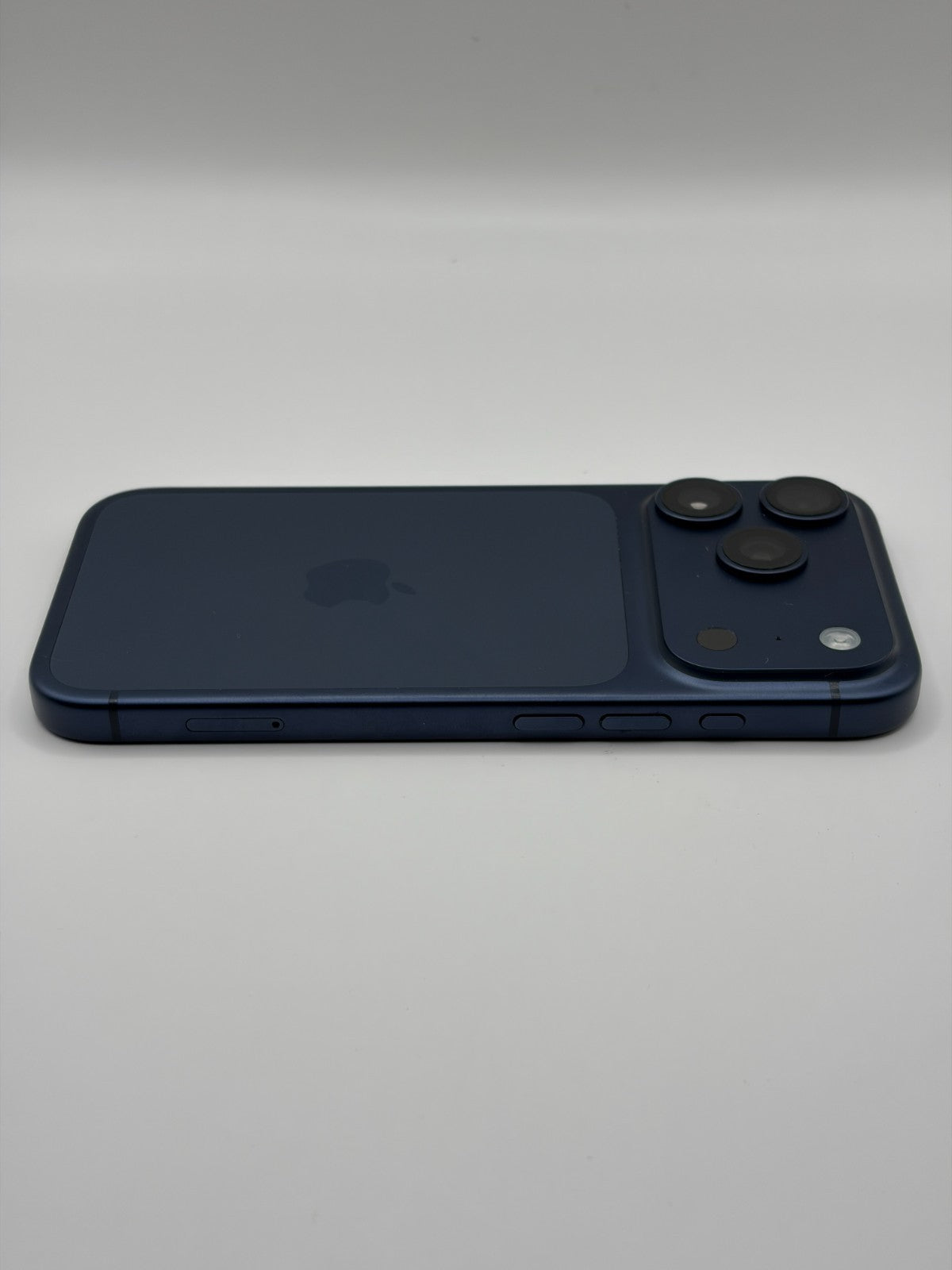 Apple Iphone 17 Pro 256GB Blue Unlocked Very Good Condition 100% Battery