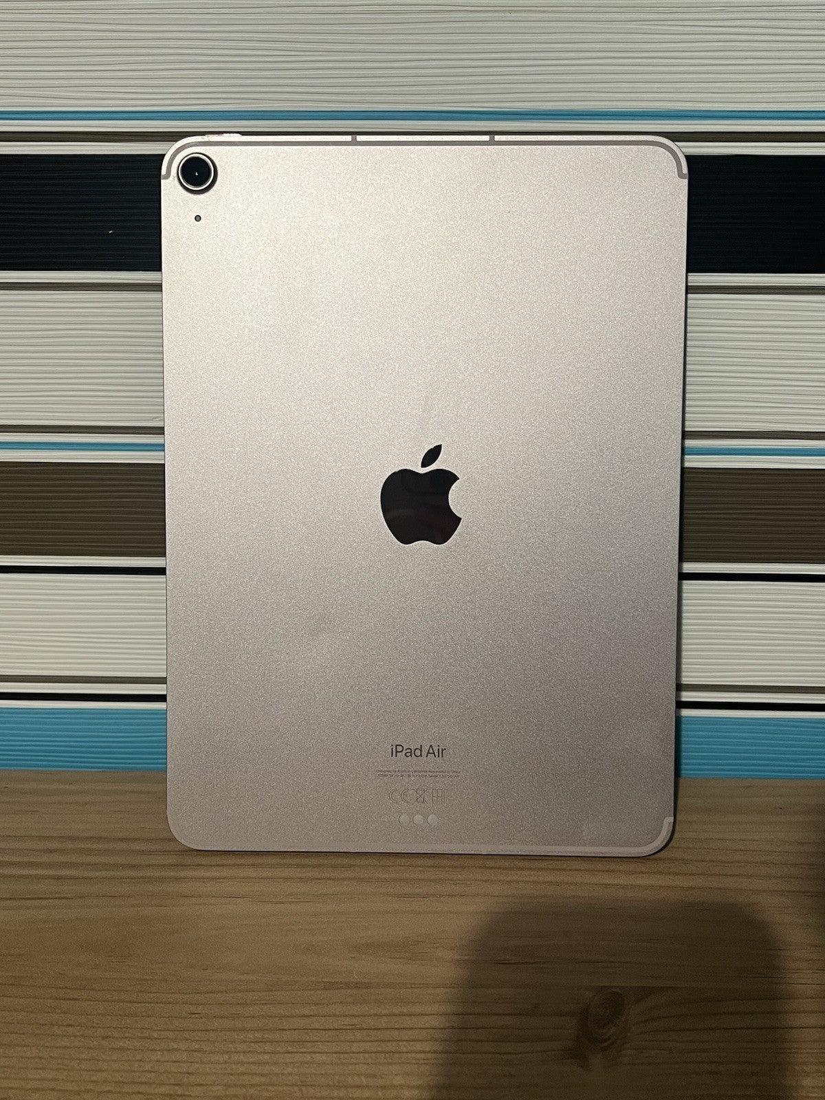 Apple iPad Air 5th Gen (PP108) M1 64GB WiFi & Cellular 5G Unlocked Starlight