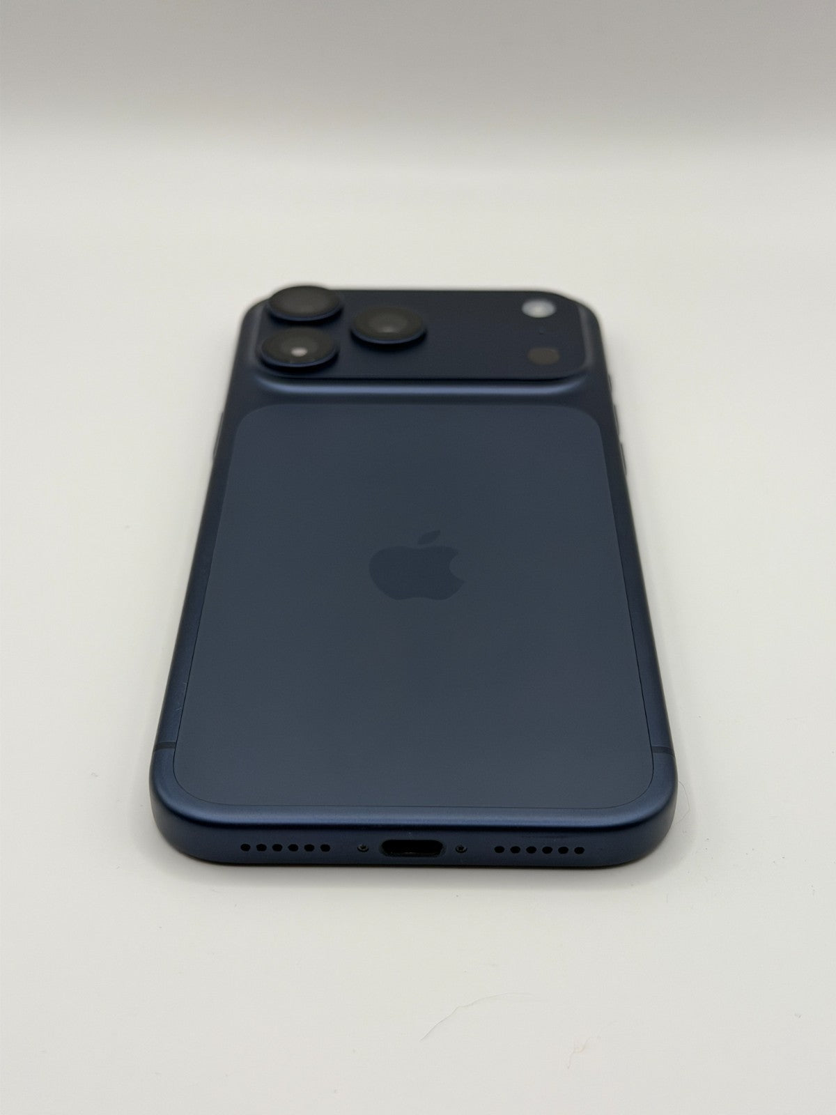 Apple Iphone 17 Pro Max 256GB Deep Blue 5G Warranty Unlocked Excellent Condition