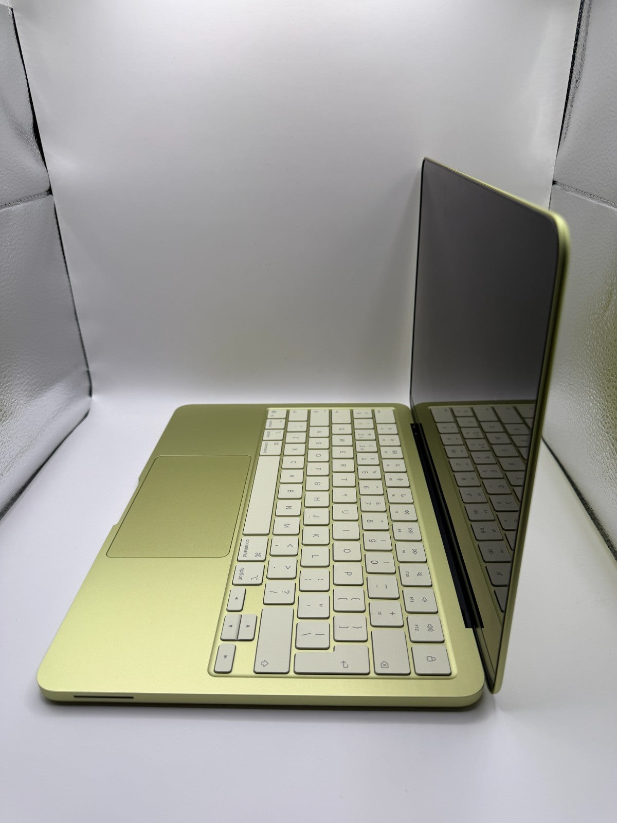Apple Macbook Neo 256GB 13-inch Laptop Citrus A18 Pro chip 2026 Excellent