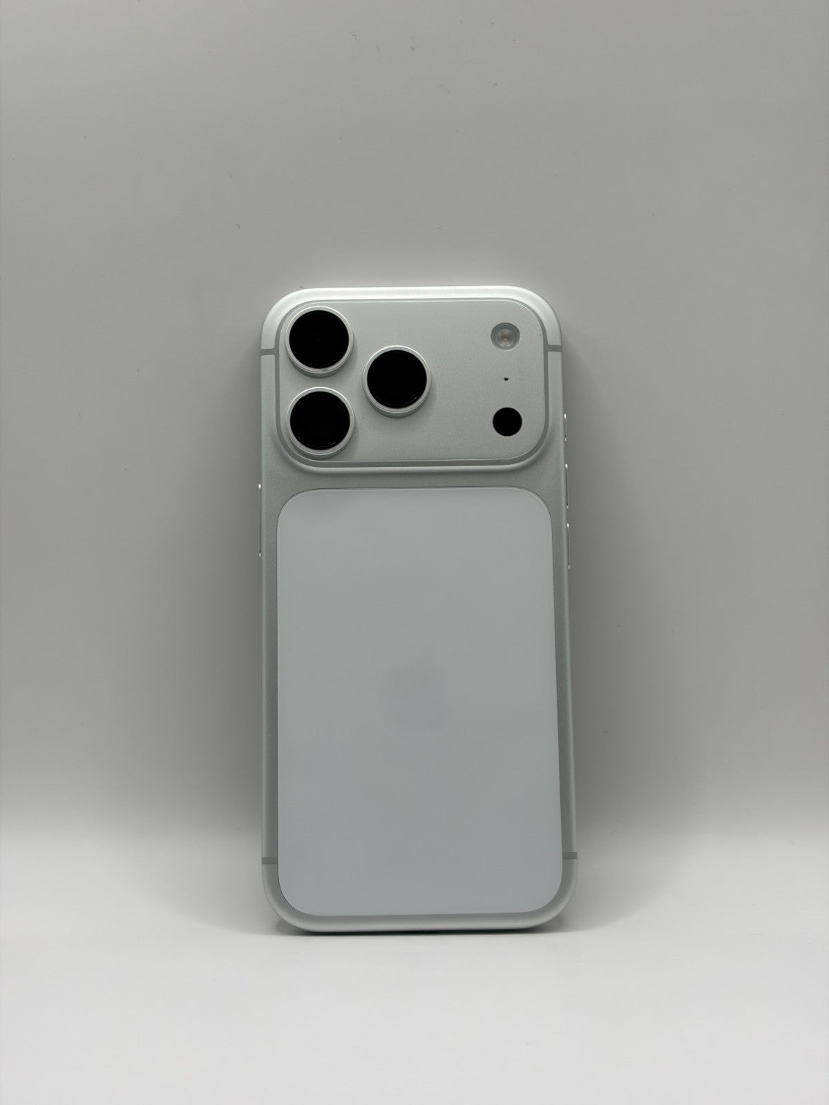Apple Iphone 17 Pro 256GB Silver Unlocked Excellent Condition Warranty