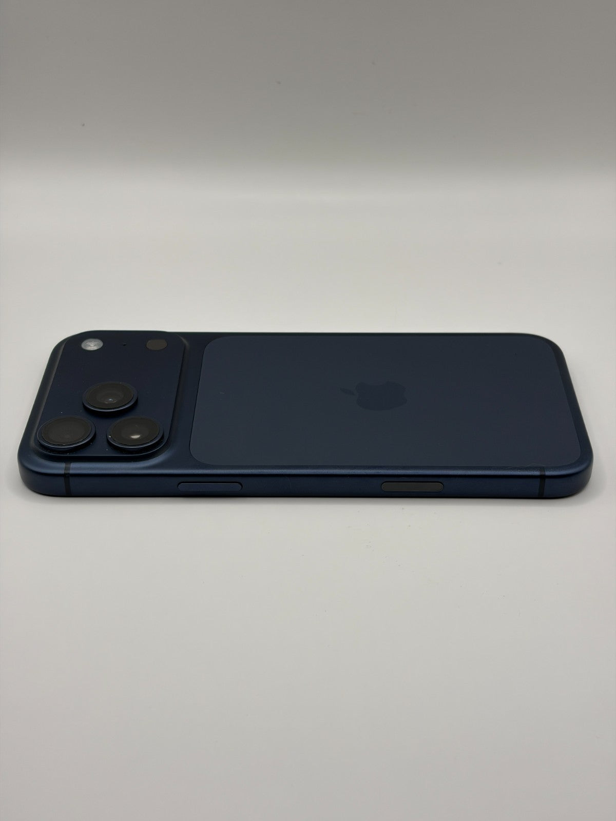 Apple Iphone 17 Pro Max 256GB Deep Blue 5G Warranty Unlocked Excellent Condition