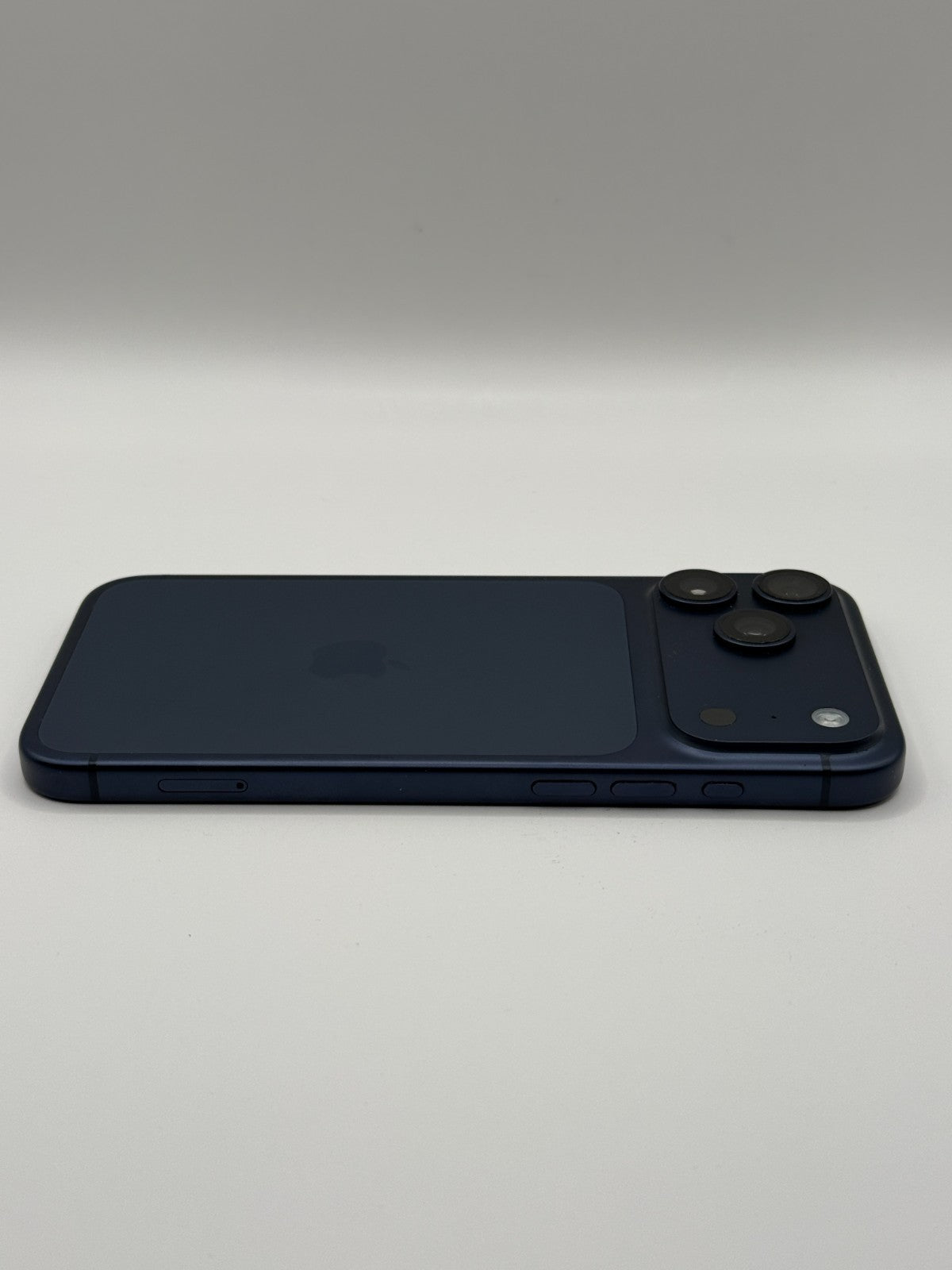 Apple Iphone 17 Pro Max 256GB Deep Blue 5G Warranty Unlocked Very Good Condition