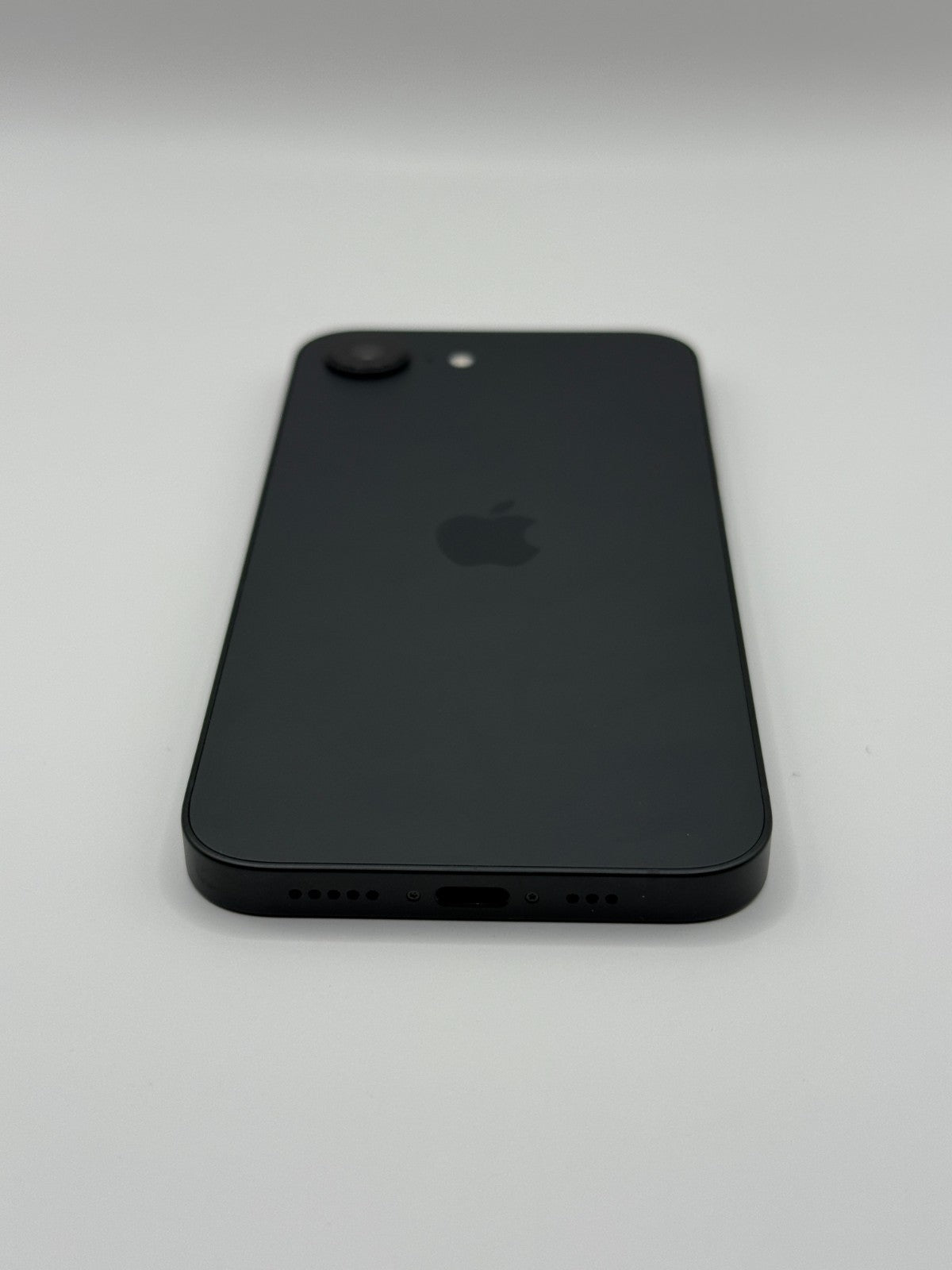 Apple Iphone 16e 128GB 5G Black 100% Battery Unlocked Very Good Condition Boxed