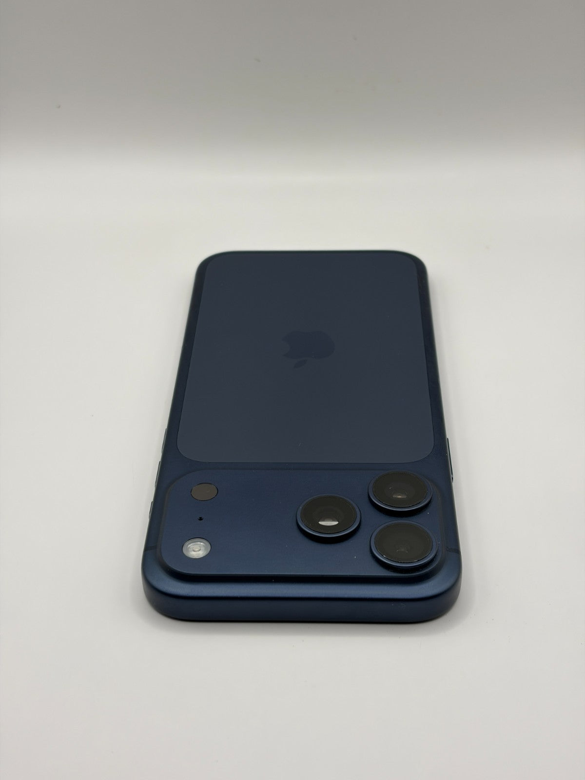 Apple Iphone 17 Pro Max 256GB Deep Blue 5G Warranty Unlocked Excellent Condition