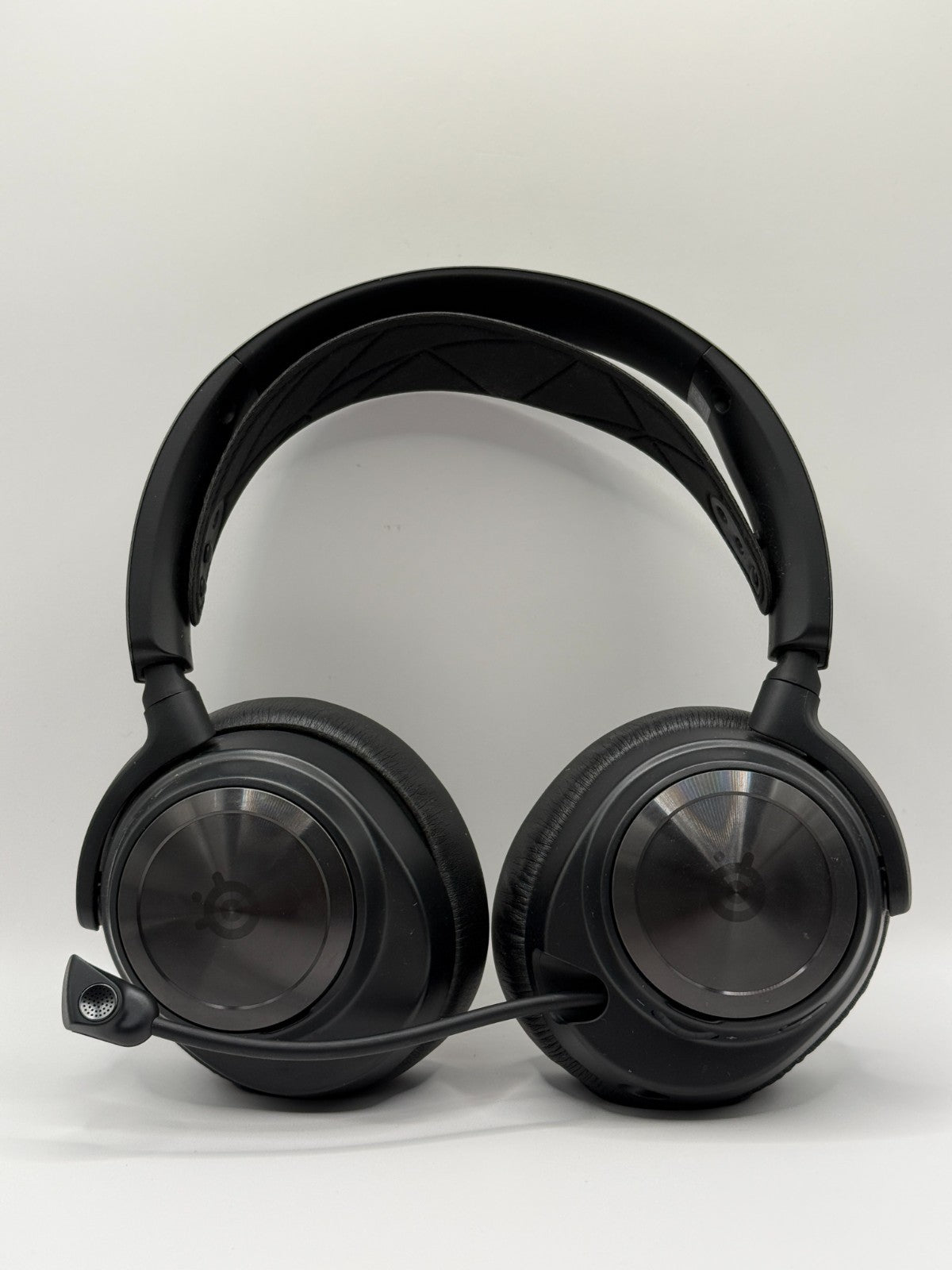SteelSeries Arctis Nova Pro Wired Over Ear Gaming Headset 360° Spatial Audio