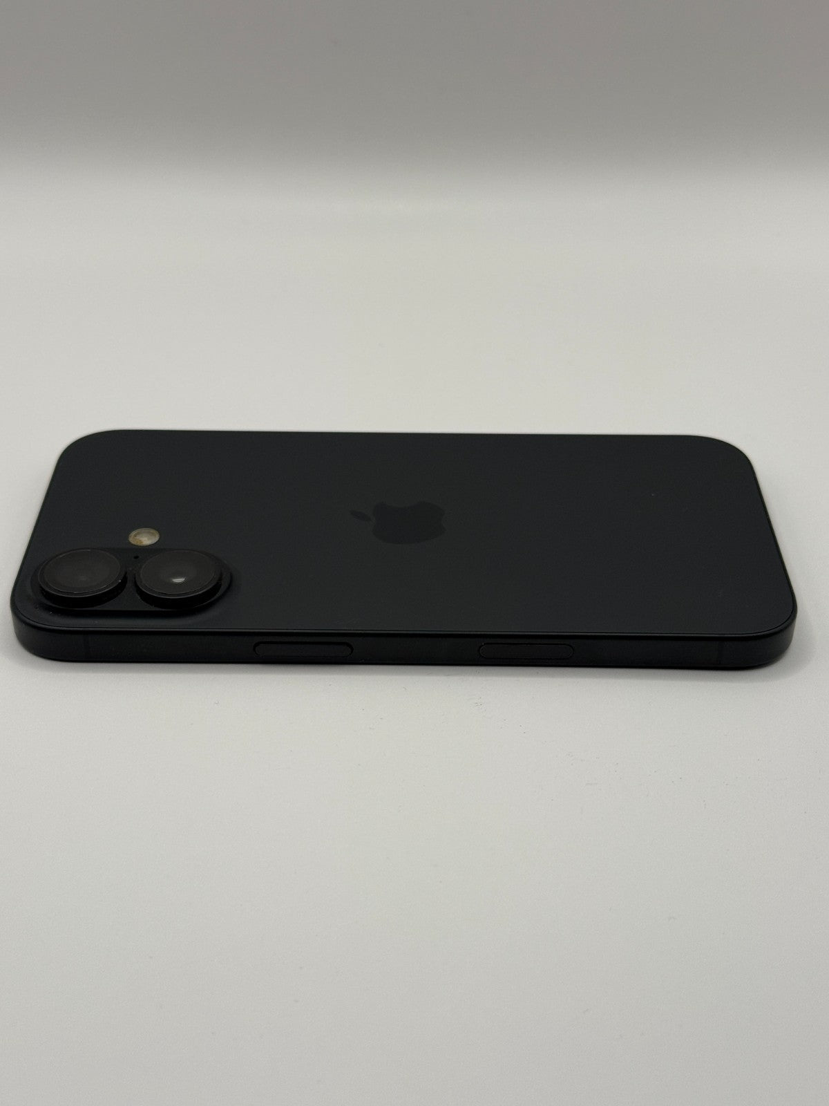 Apple Iphone 16 128GB 5G Black Unlocked Excellent Condition Warranty 94% Battery
