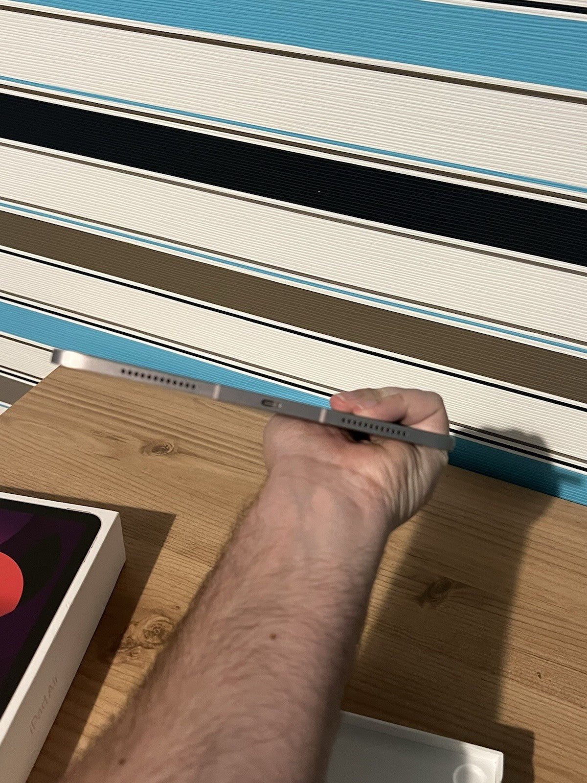 Apple iPad Air 5th Gen (PP108) M1 64GB WiFi & Cellular 5G Unlocked Starlight