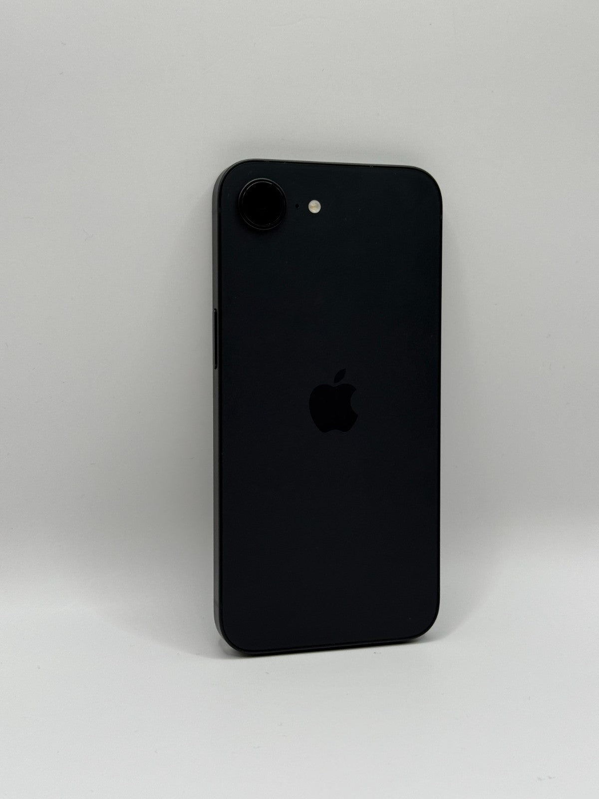 Apple Iphone 16e 128GB 5G Black 100% Battery Unlocked Very Good Condition Boxed