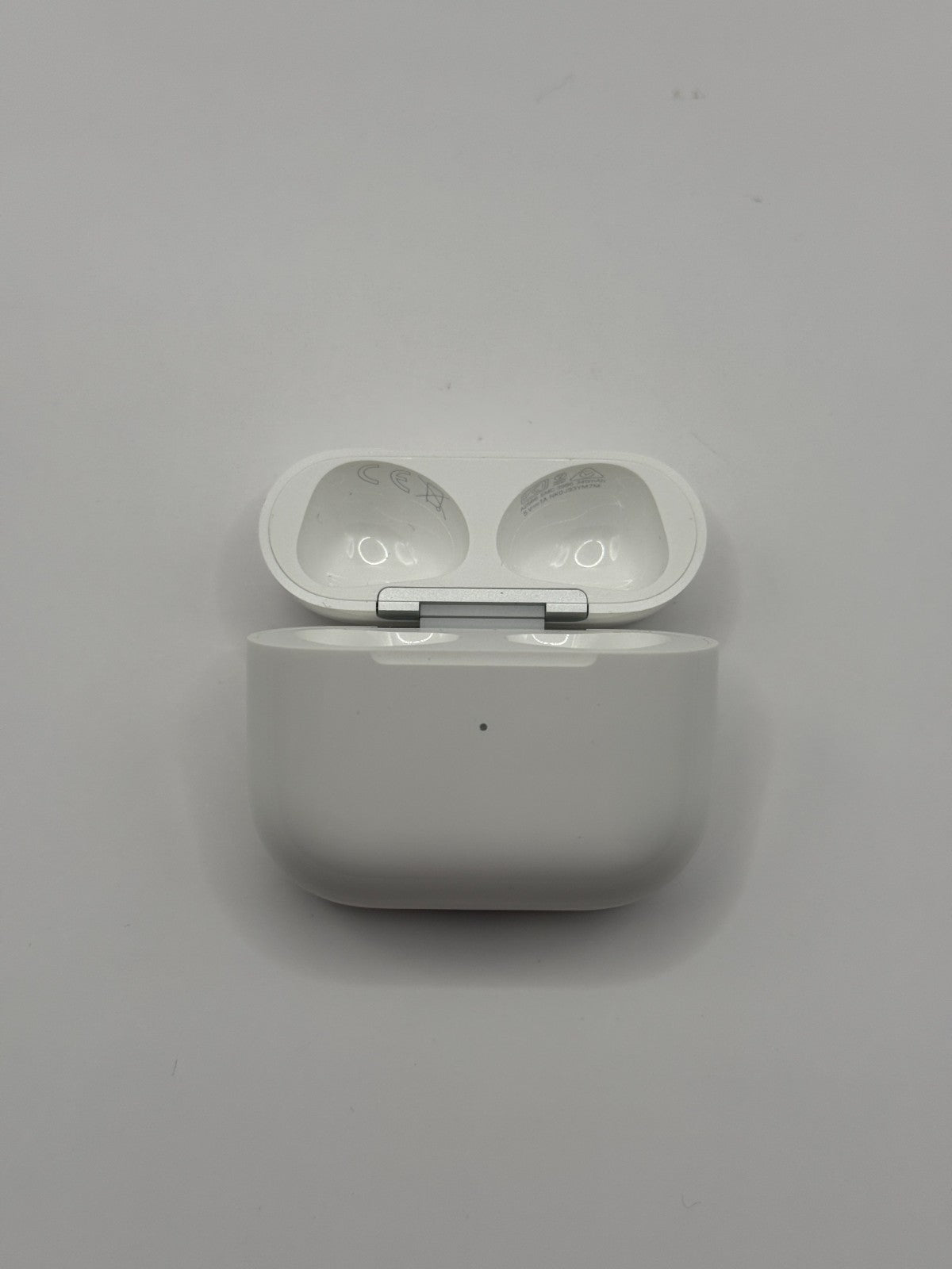 Genuine Apple Airpods 3 Non Anc A2566 Lightning Wireless Charging Case Only