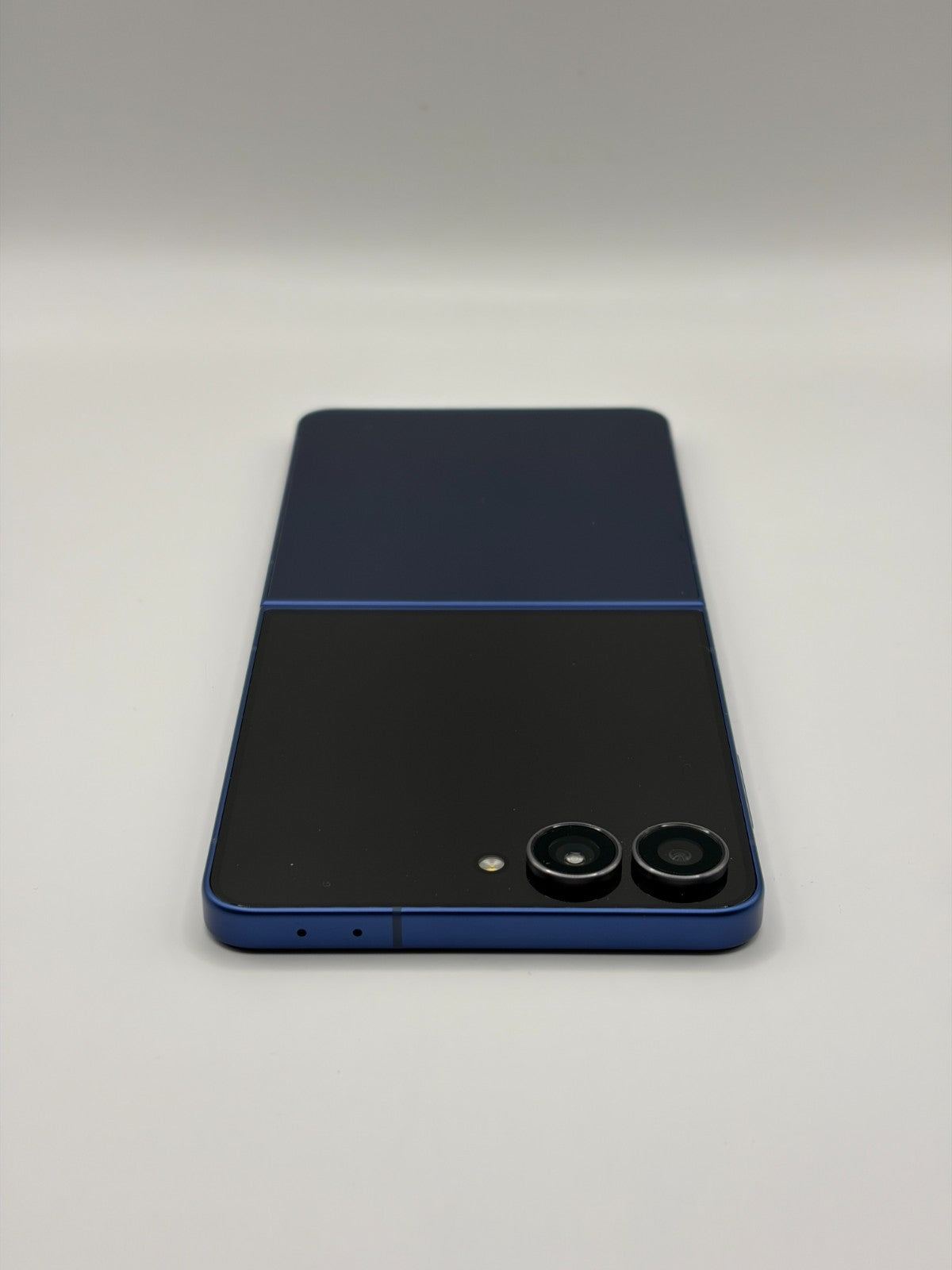 Samsung Galaxy Z Flip7 256GB 12GB Phone Blue Unlocked Opened Never Used