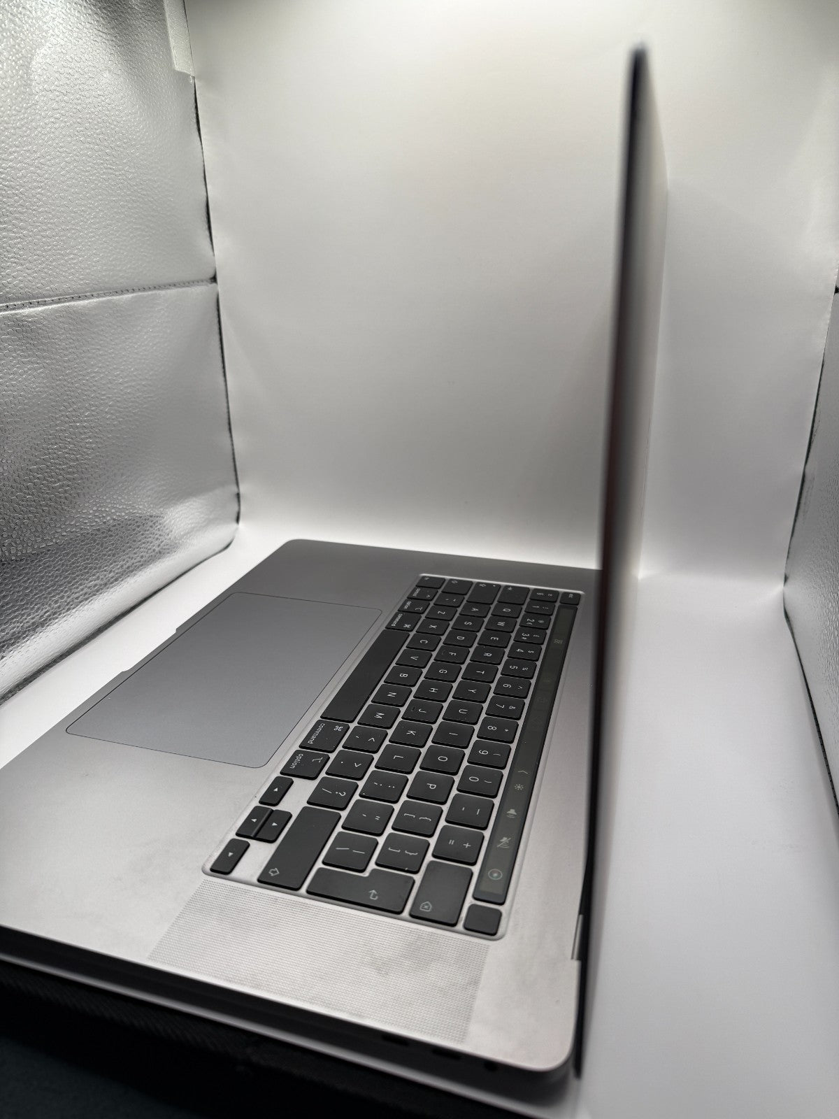 Apple MacBook Pro 16" 512GB SSD Intel Core i7 9th Gen 2.60 GHz 16GB Warranty