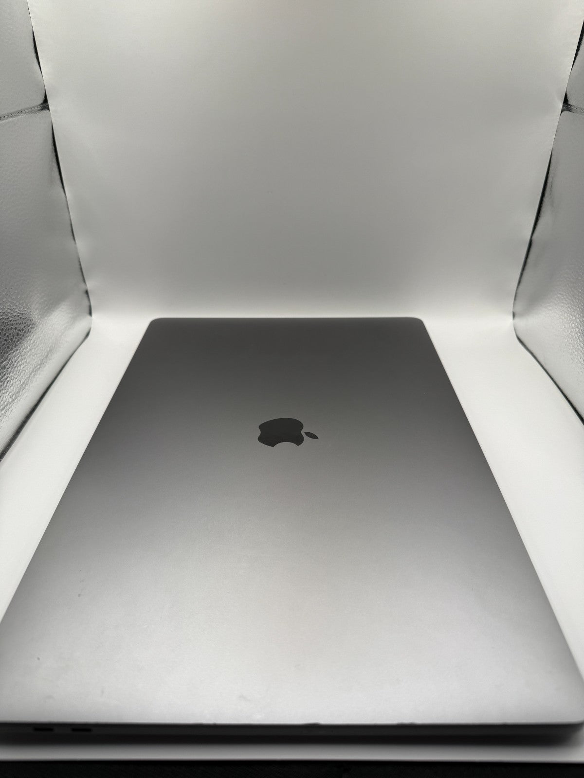 Apple MacBook Pro 16" 512GB SSD Intel Core i7 9th Gen 2.60 GHz 16GB Warranty