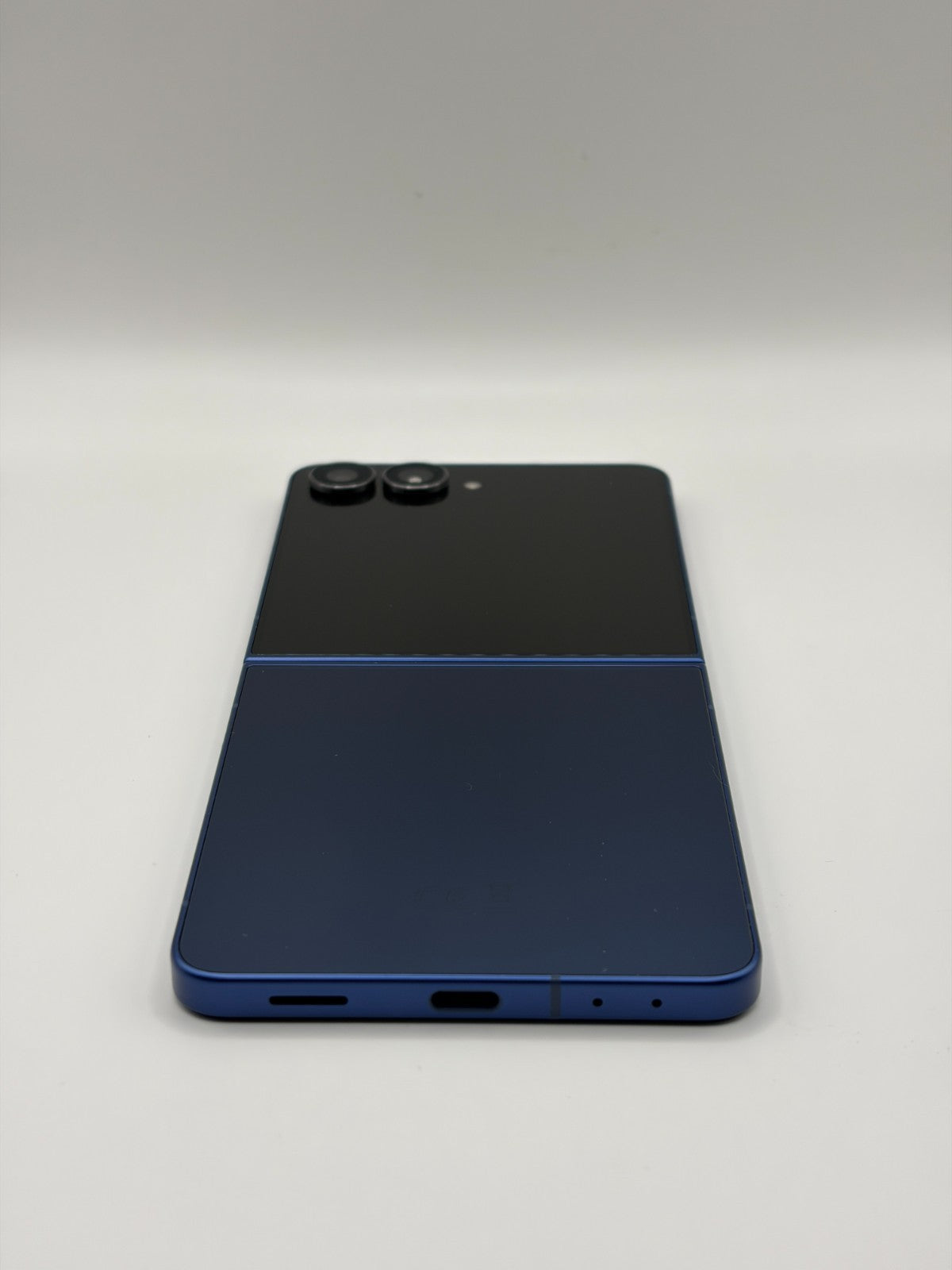 Samsung Galaxy Z Flip7 256GB 12GB Phone Blue Unlocked Opened Never Used