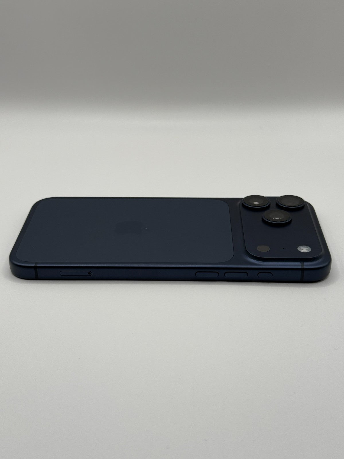 Apple Iphone 17 Pro Max 256GB Deep Blue 5G Warranty Unlocked Excellent Condition