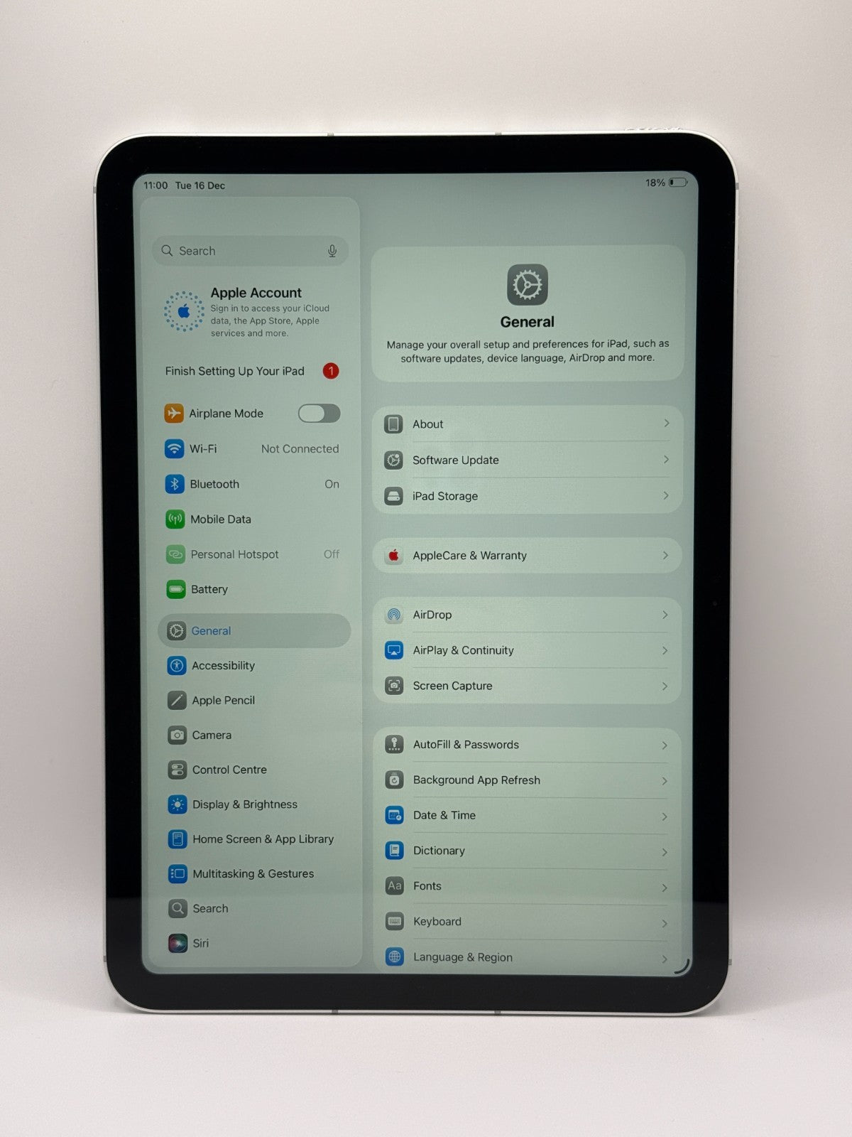 Apple Ipad 11th Generation A16 128GB Wifi and 5G Esim Silver Warranty Never Used
