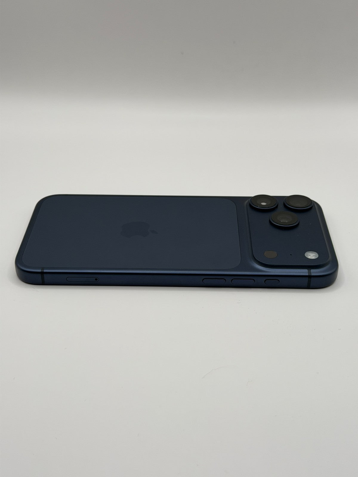Apple Iphone 17 Pro Max 256GB Deep Blue 5G Warranty Unlocked Excellent Condition
