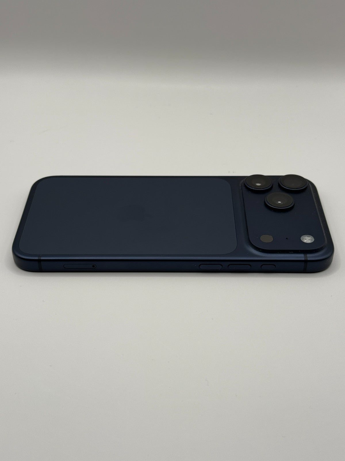 Apple Iphone 17 Pro Max 256GB Deep Blue 5G Warranty Unlocked Very Good Condition