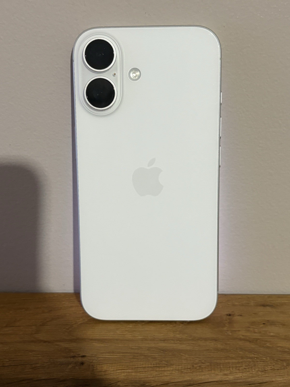 Apple iPhone 16 128GB 5G (0813679) White Unlocked Pristine Condition Warranty