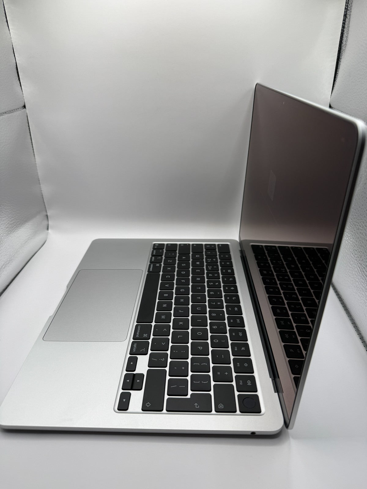 Apple Macbook Air M4 13.6" 2025 16Gb Ram 256Gb Ssd Silver Excellent Condition