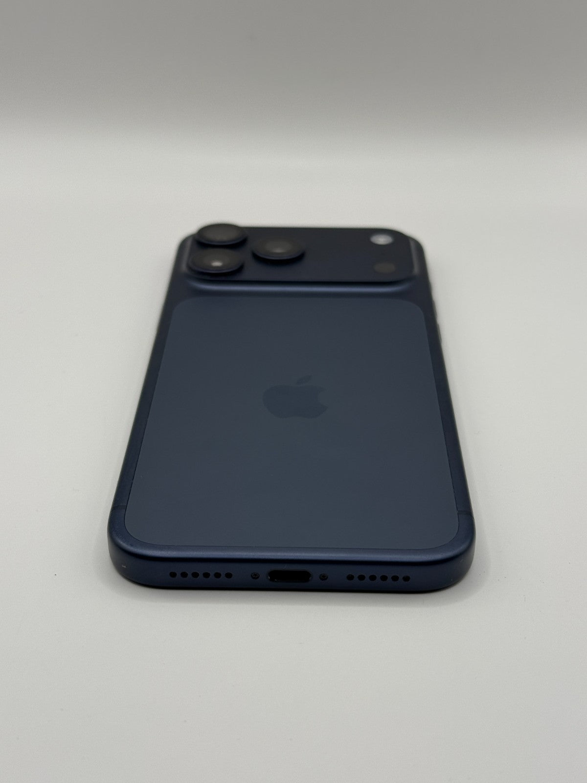 Apple Iphone 17 Pro Max 256GB Deep Blue 5G Warranty Unlocked Very Good Condition