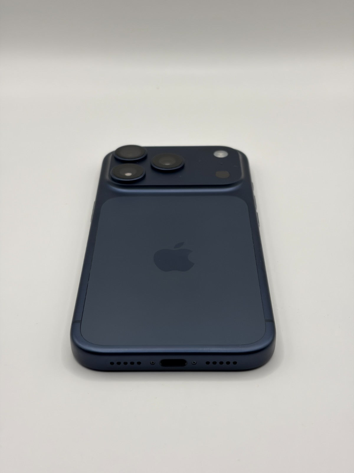Apple Iphone 17 Pro 256GB Blue Unlocked Very Good Condition 100% Battery