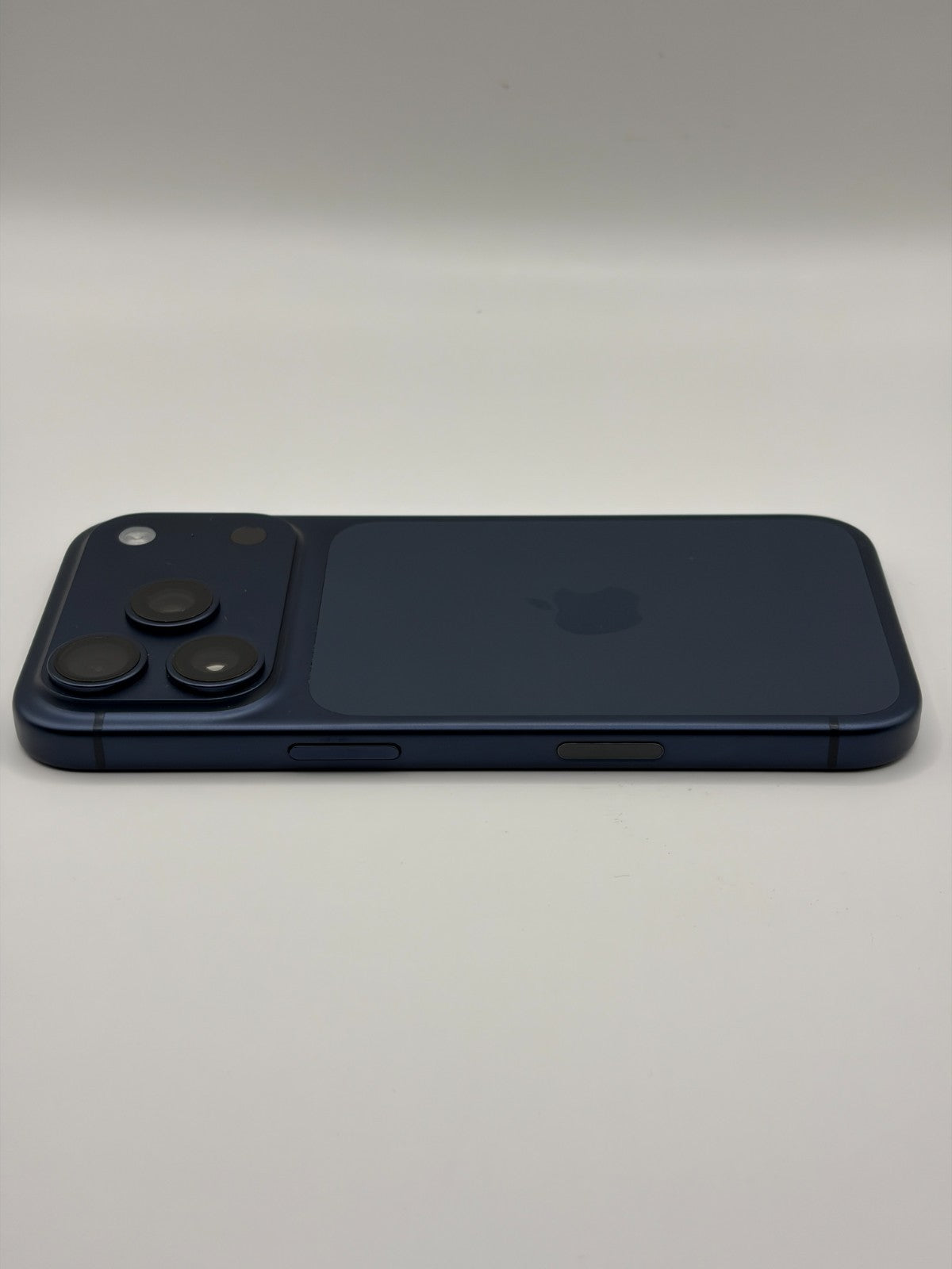 Apple Iphone 17 Pro 256GB Blue Unlocked Very Good Condition 100% Battery