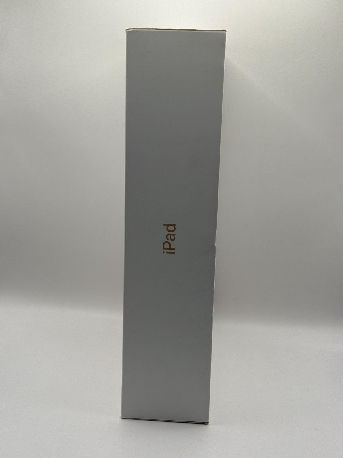 Apple Ipad 7th Generation Gold 32GB WiFi and 4G Cellular Very Good Condition