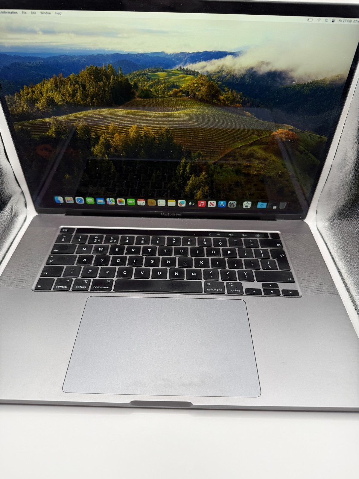 Apple MacBook Pro 16" 512GB SSD Intel Core i7 9th Gen 2.60 GHz 16GB Warranty