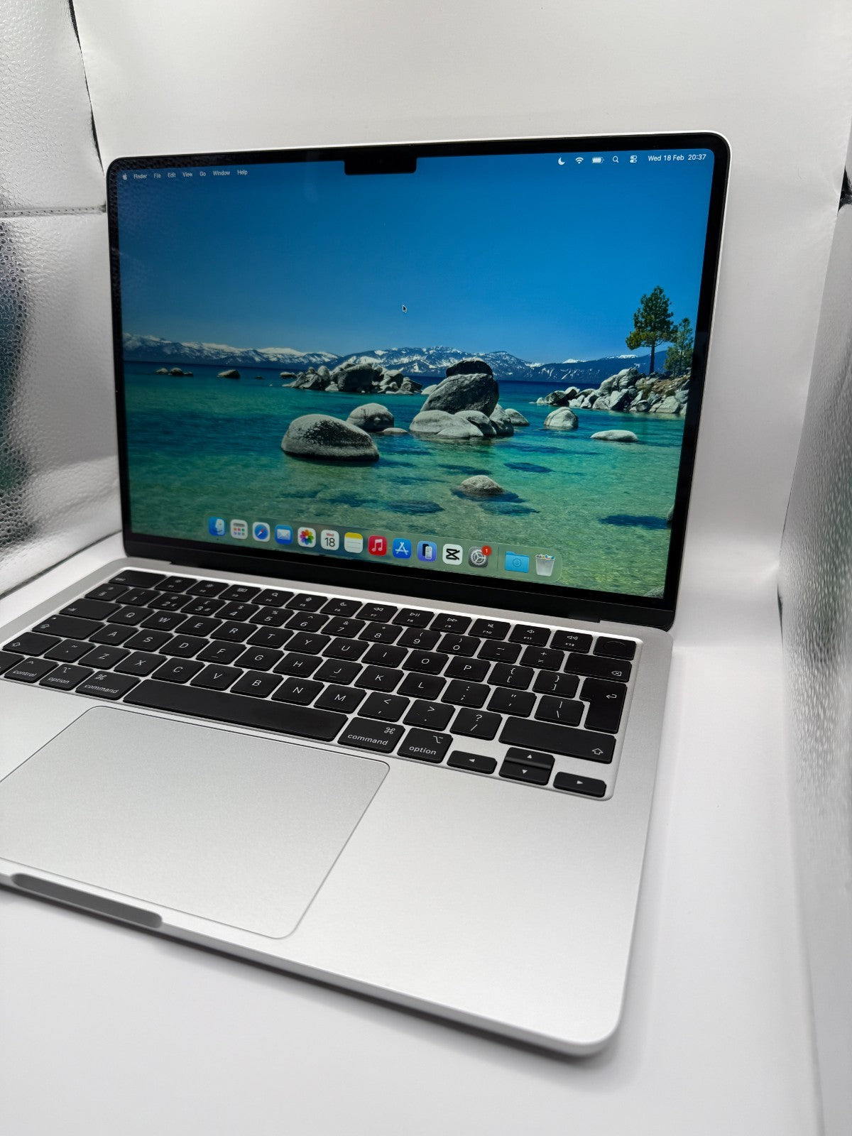 Apple Macbook Air M4 13.6" 2025 16Gb Ram 256Gb Ssd Silver Excellent Condition