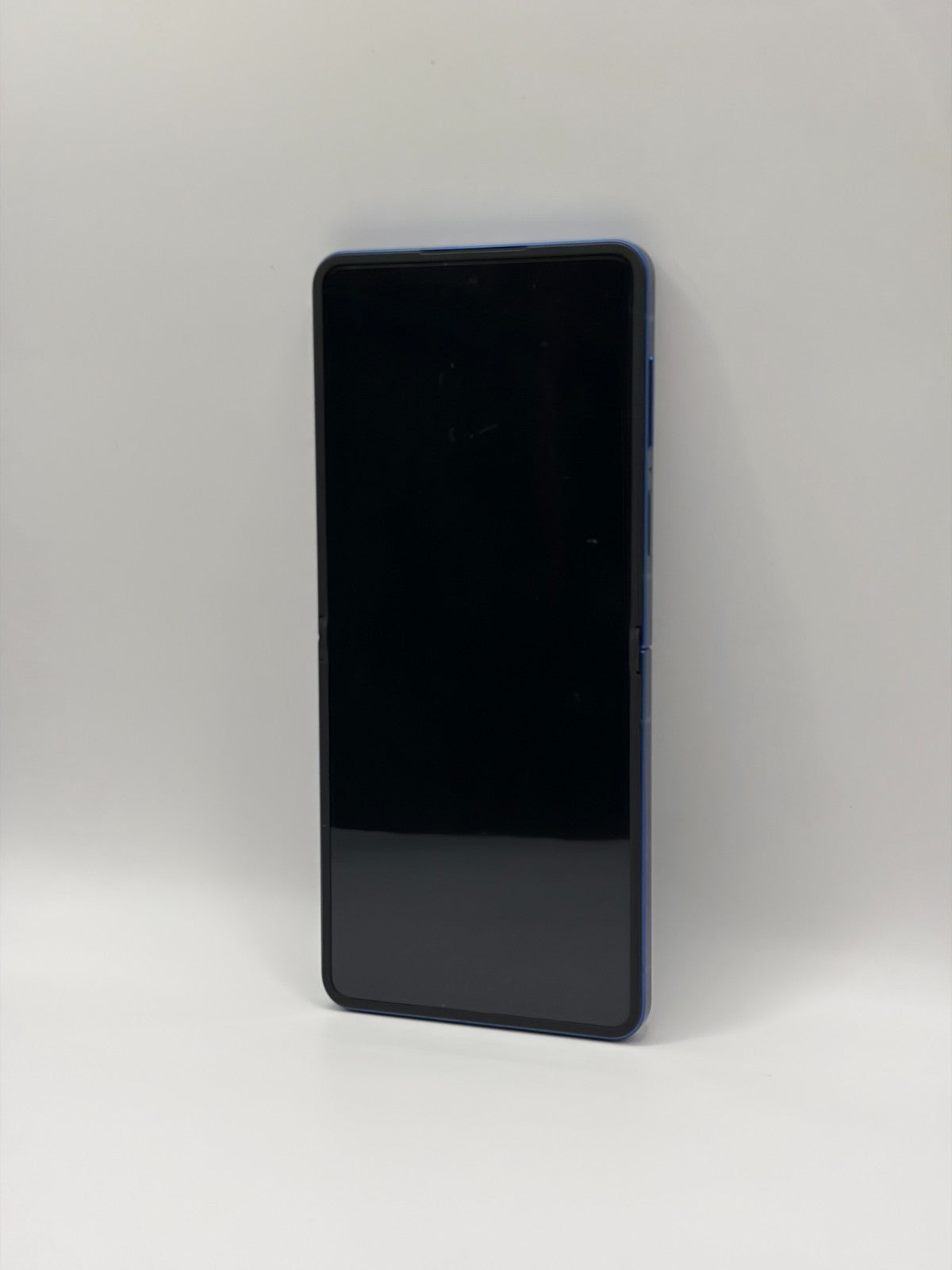 Samsung Galaxy Z Flip7 256GB 12GB Phone Blue Unlocked Opened Never Used