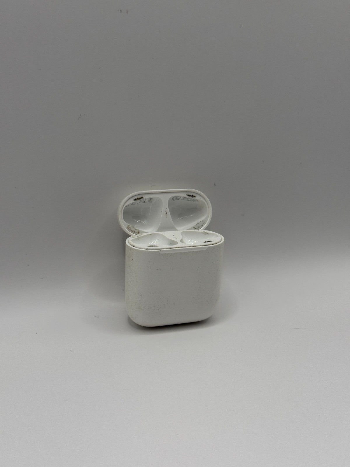 Apple AirPods 1st Generation Charging Case Only White Good Condition