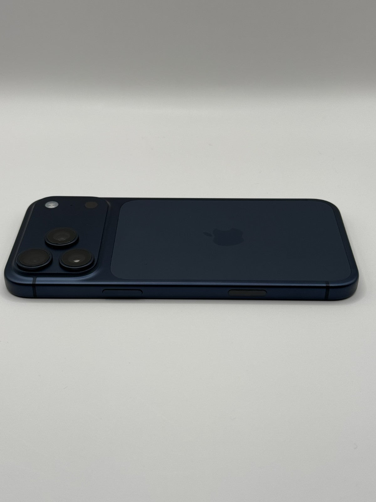 Apple Iphone 17 Pro Max 512GB Deep Blue 5G Warranty Unlocked Excellent Condition
