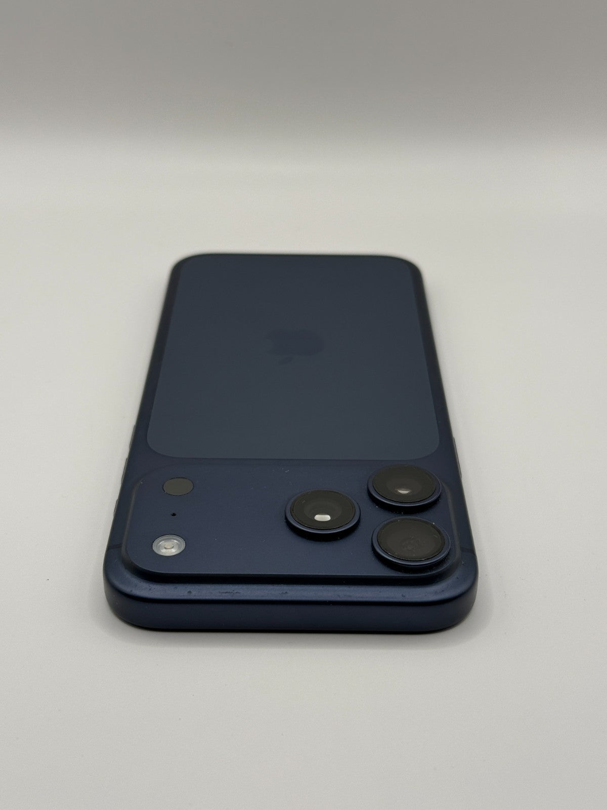 Apple Iphone 17 Pro Max 256GB Deep Blue 5G Warranty Unlocked Very Good Condition